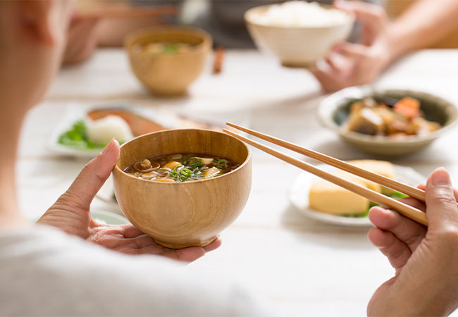 「最近、食欲がない…」その症状、夏バテだけではないかもしれません